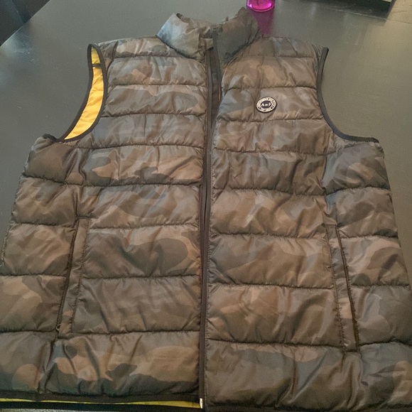 Men’s Large Abercrombie & Fitch Camo Vest - Picture 4 of 8